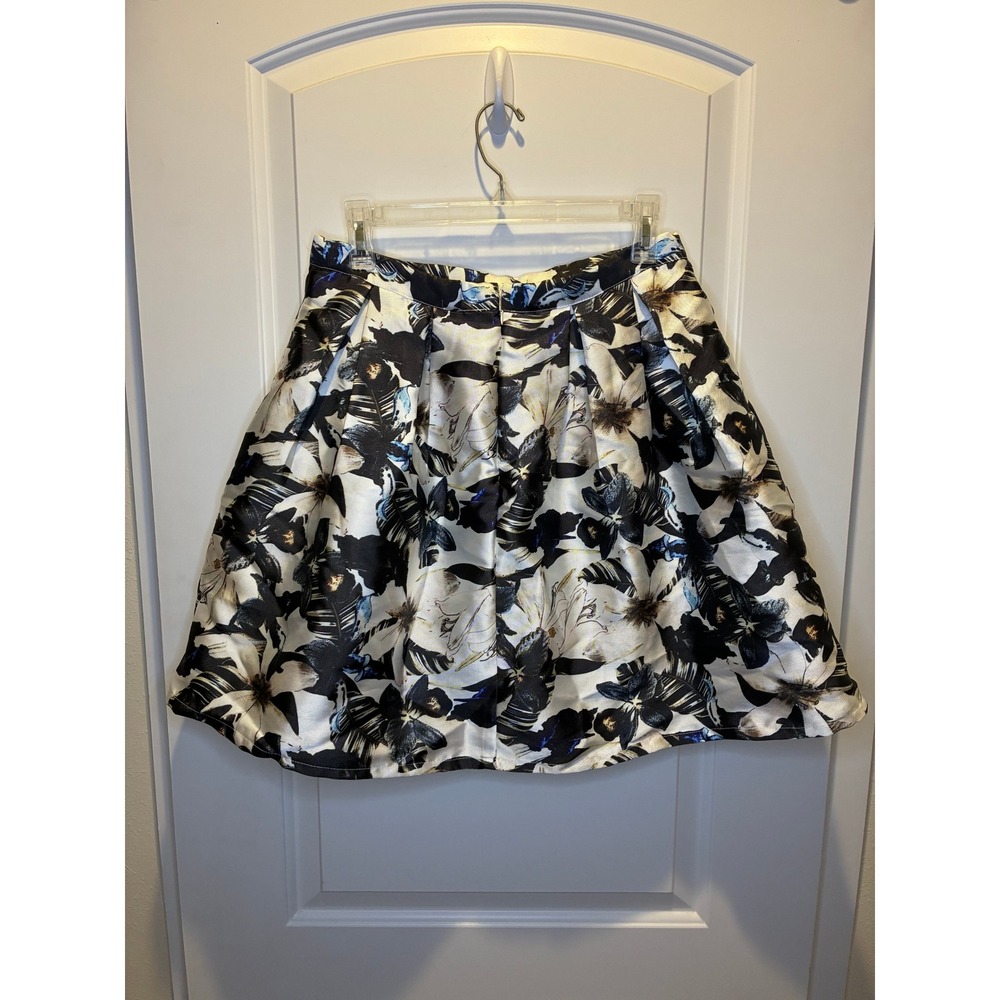 LuLu's A-line Blue and black floral skirt pleats, size XL - Picture 3 of 5